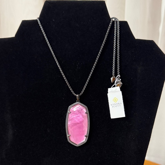 Kendra Scott Reid Pendant Necklace Azalea Illusion set in Gunmetal - Picture 1 of 1